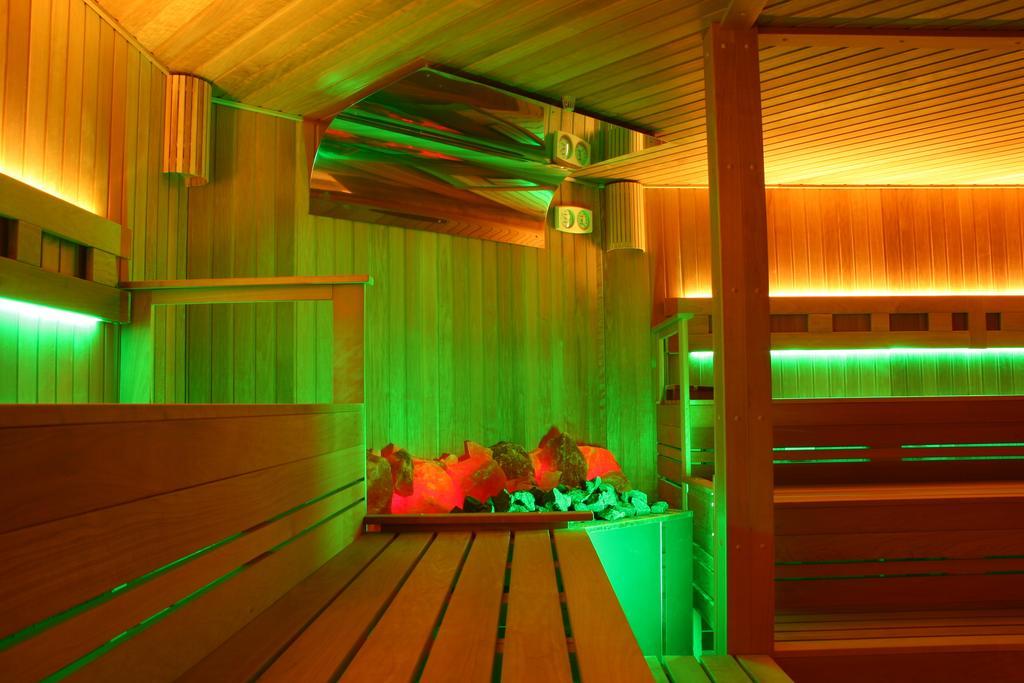 Wellness With Sauna Park מלון 4*