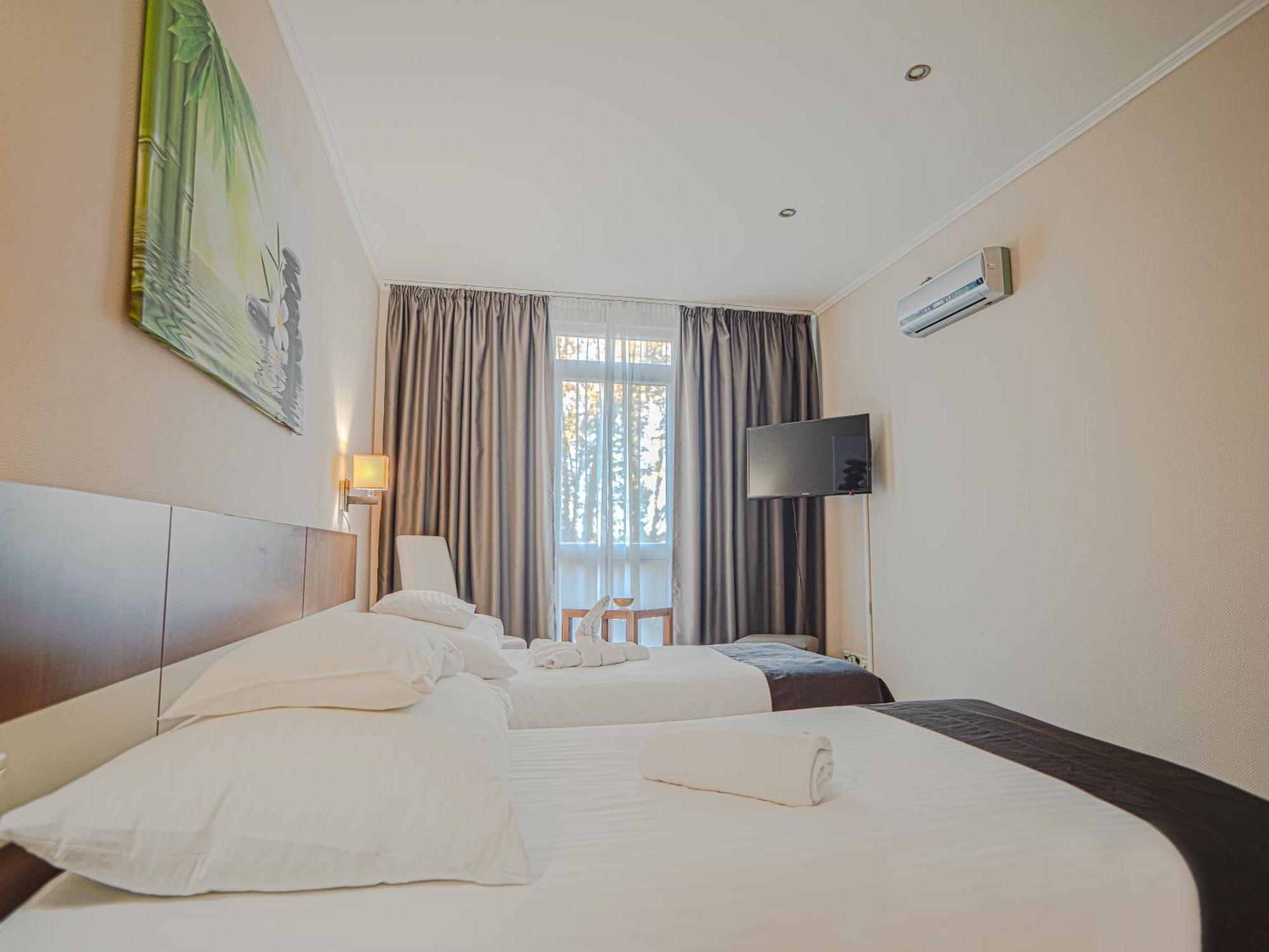 מלון Wellness With Sauna Park 4*