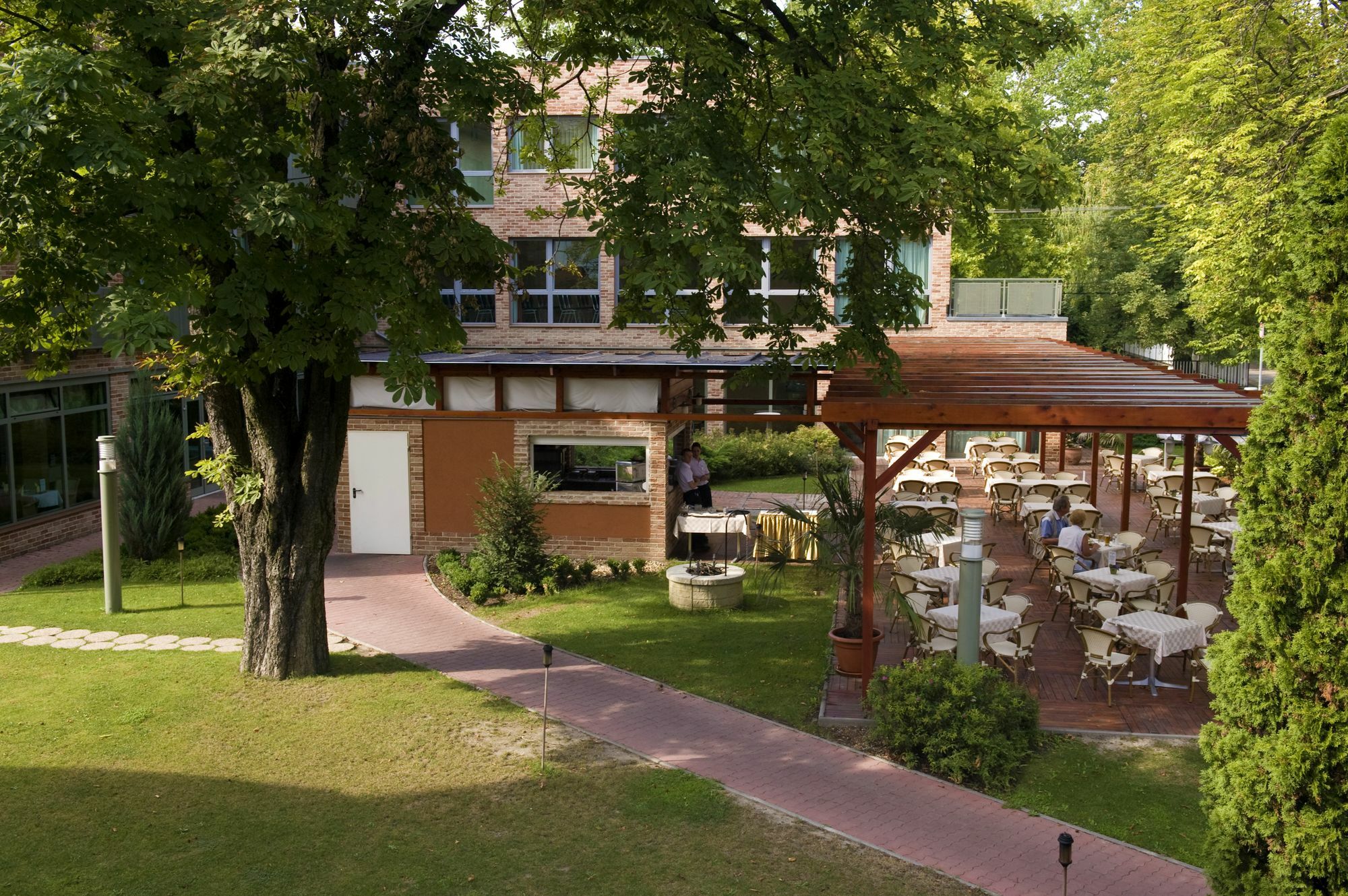 Wellness With Sauna Park מלון 4*